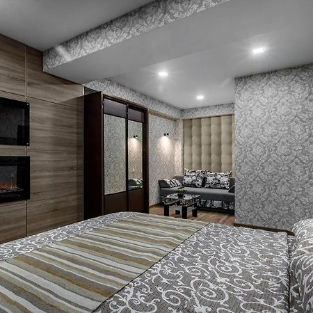 Apartment In The Center! Panoramic Windows! Fireplace! Chisináu Exterior foto
