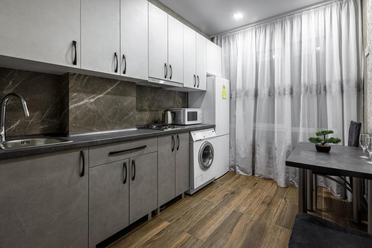 Apartment In The Center! Panoramic Windows! Fireplace! Chisináu Exterior foto